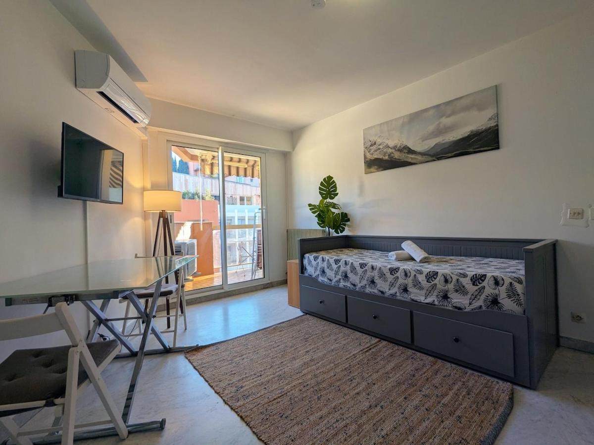 Apartment Vue Degagee, Emplacement Ideal, Climatise *